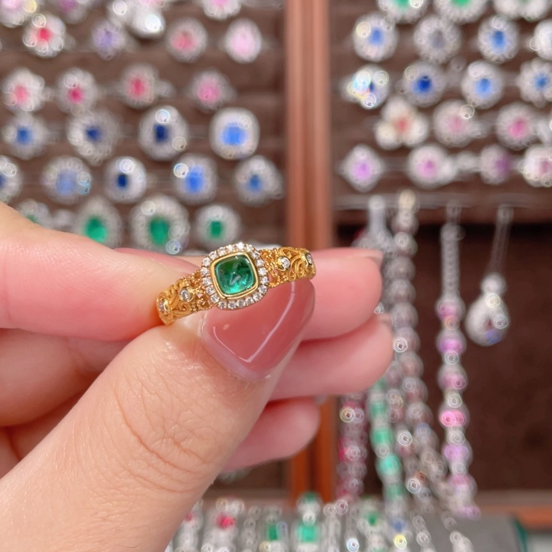 18K金镶嵌戒指祖母绿