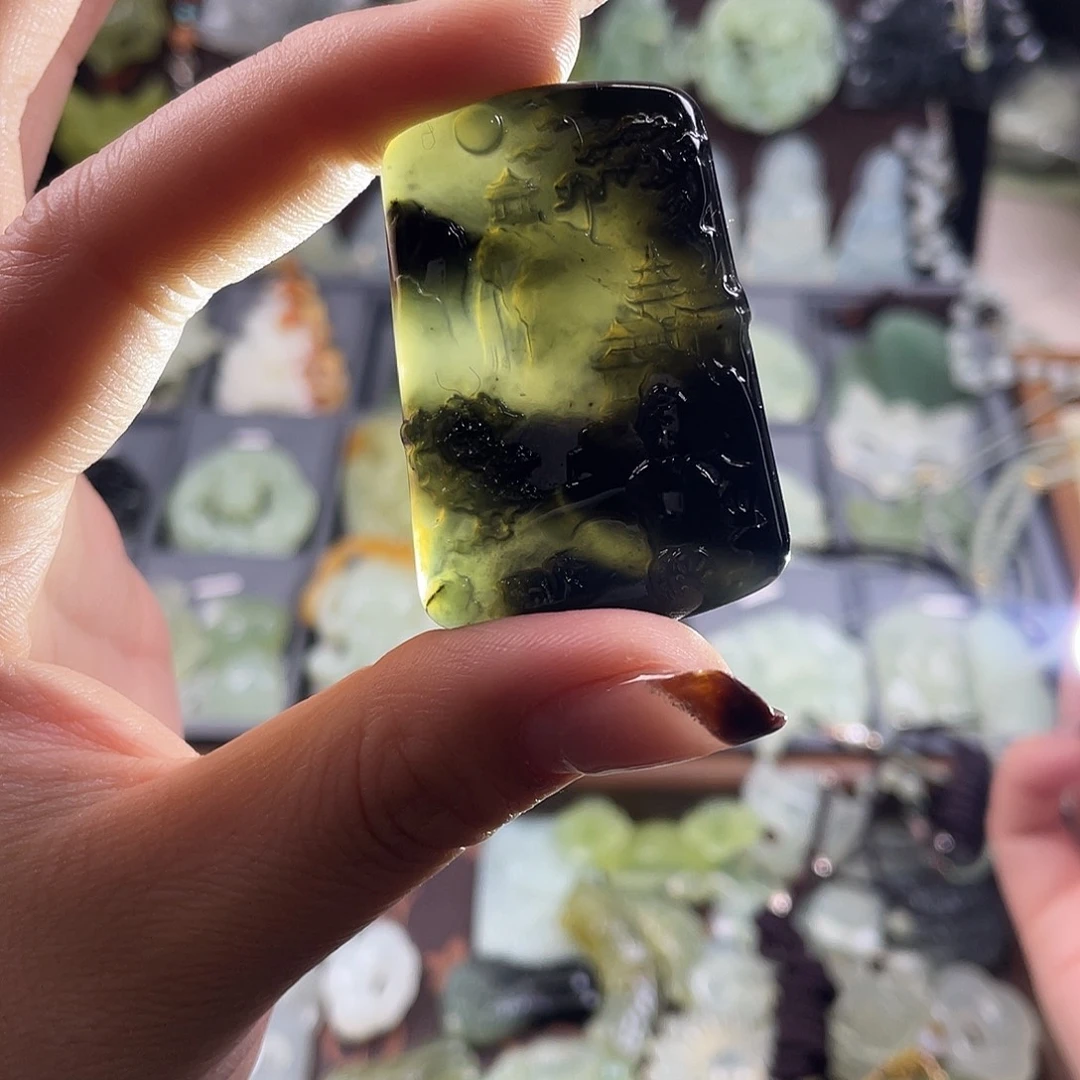 岫玉未镶嵌吊坠(赠链)