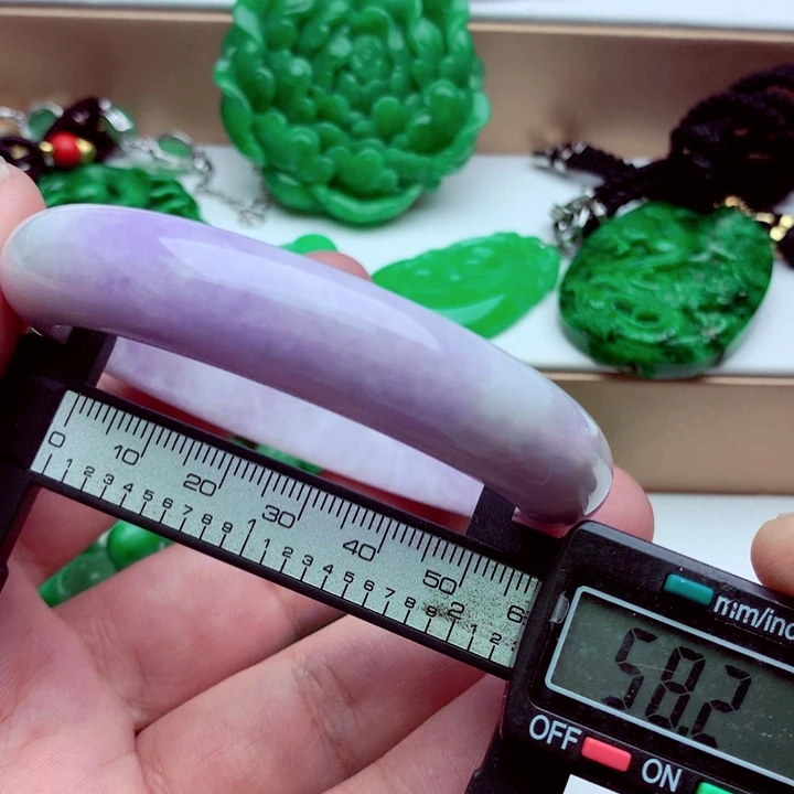 翡翠未镶嵌手镯…．．