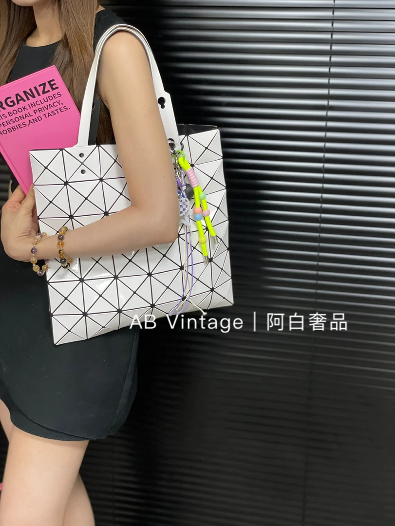 95新 Issey Miyake/三宅一生 阿白奢品/三宅一生 钻石托特包