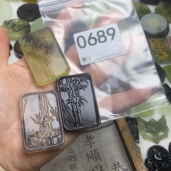 蛇纹石玉颈饰合金鲜*