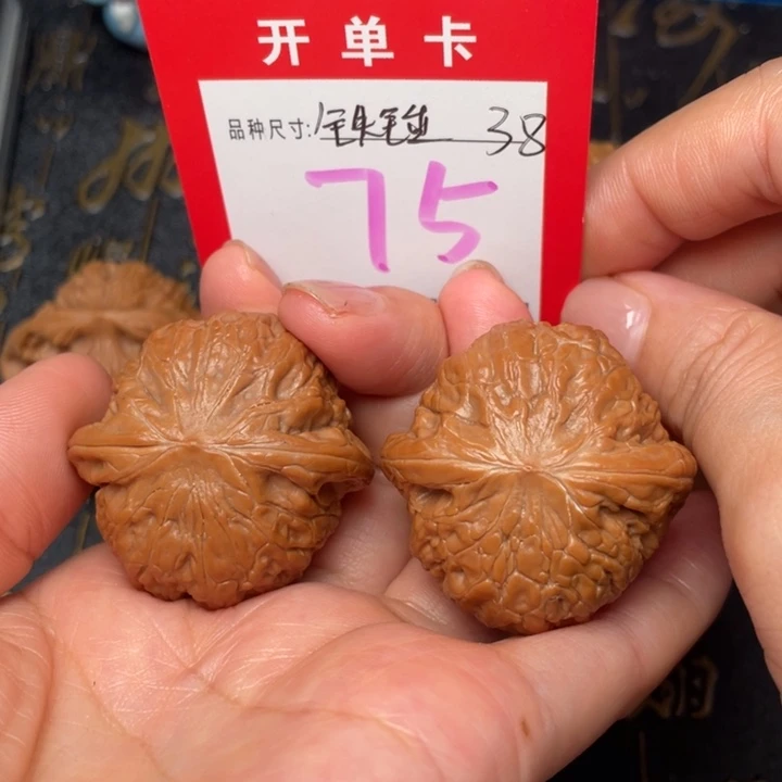 吊坠桃核文玩了吗