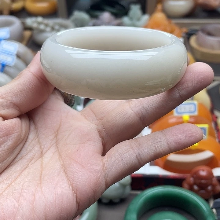 未镶嵌手镯石英岩玉