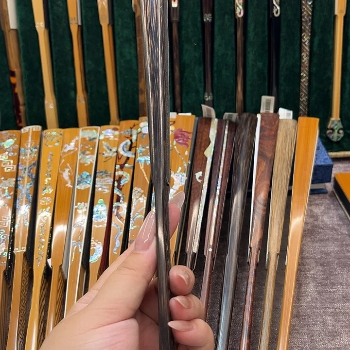 扇子手工制作工艺精湛