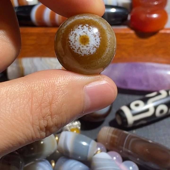 祁***丫未镶嵌颈饰玛瑙/玉髓