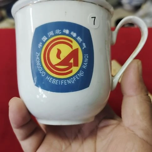 瓷片瓷片，各种摆件，均有瑕疵。沙锅！