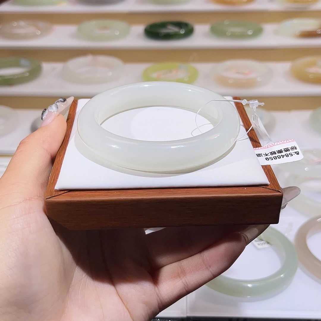 和田玉未镶嵌手镯白冰