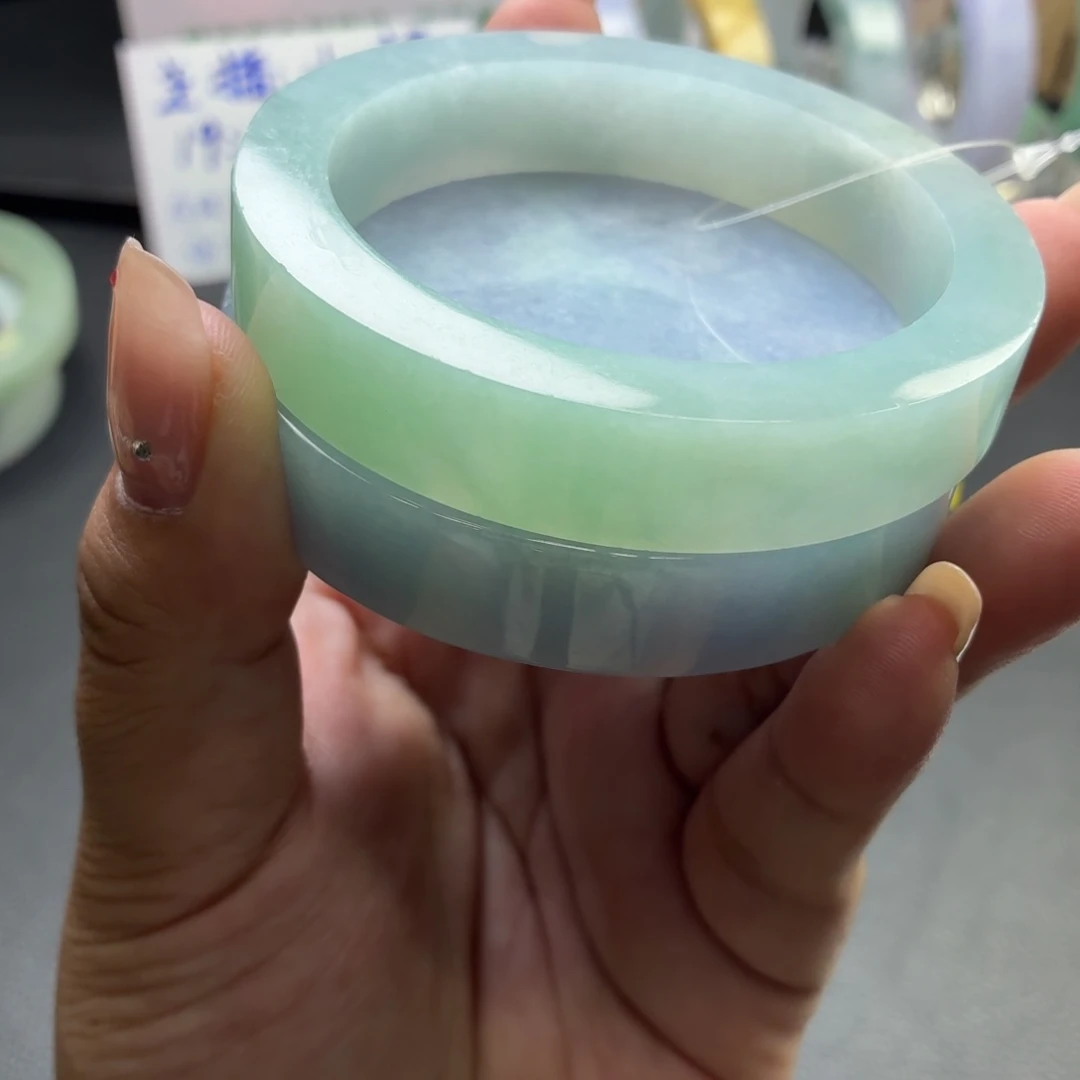 定制翡翠未镶嵌翡翠手镯