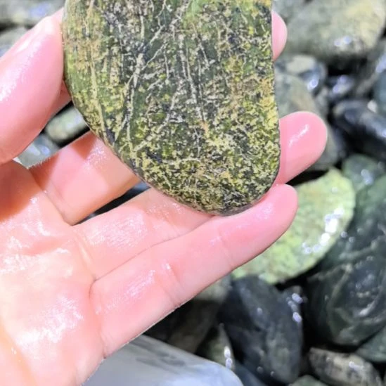 铭***卖藏玉药王石原石一个