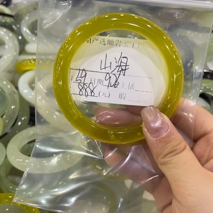 未镶嵌蛇纹石玉手镯山*