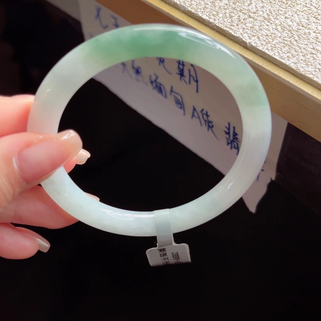 未镶嵌手镯翡翠手镯