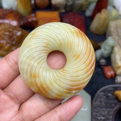 蛇纹石玉未镶嵌颈饰10