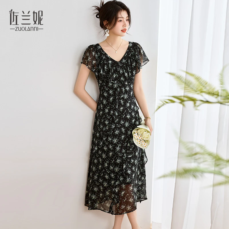 v领碎花露背连衣裙女夏2025新款气质设计感荷叶边收腰法式中长裙
