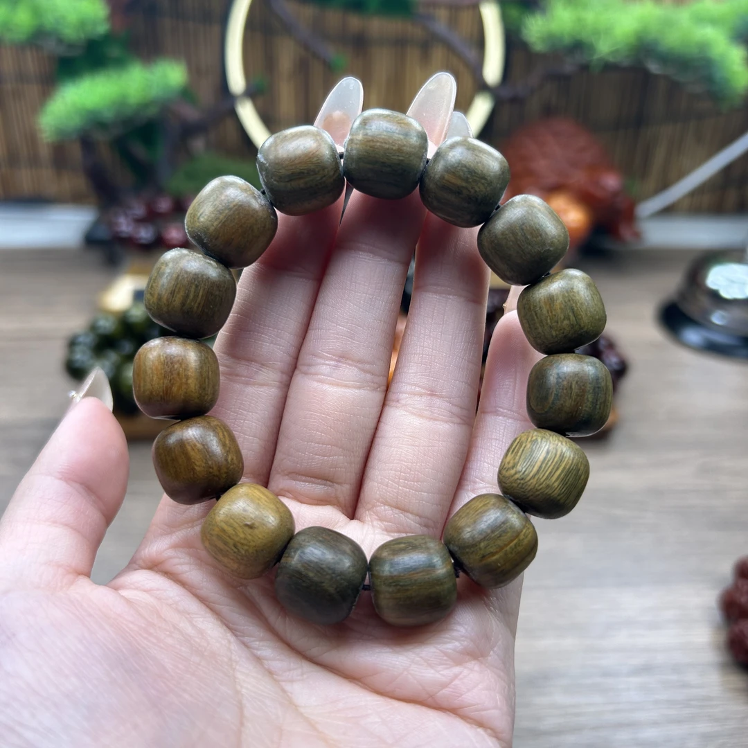 1.5 绿檀老型珠手串[295]