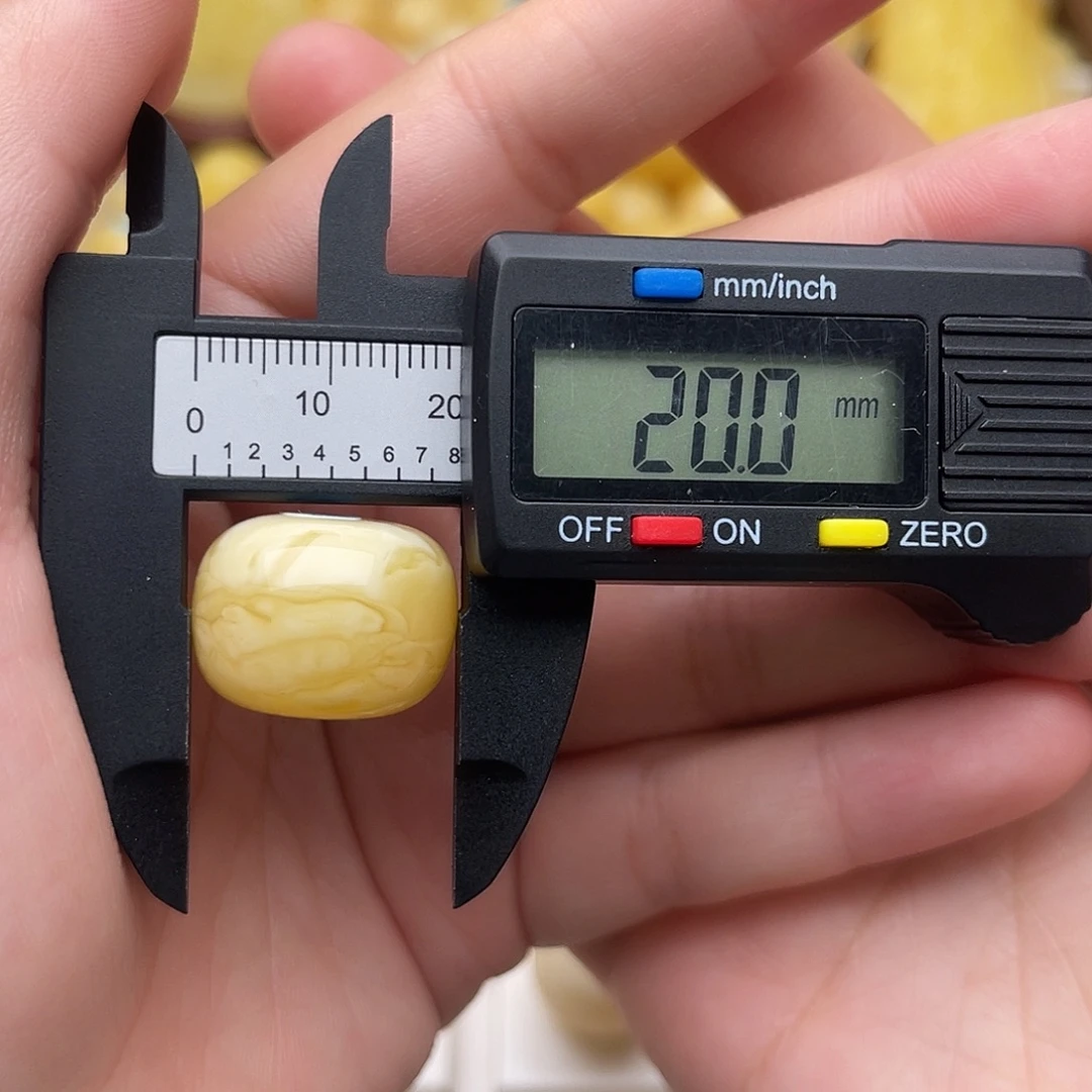 熙***琥珀未镶嵌裸石蜜蜡墩子梦