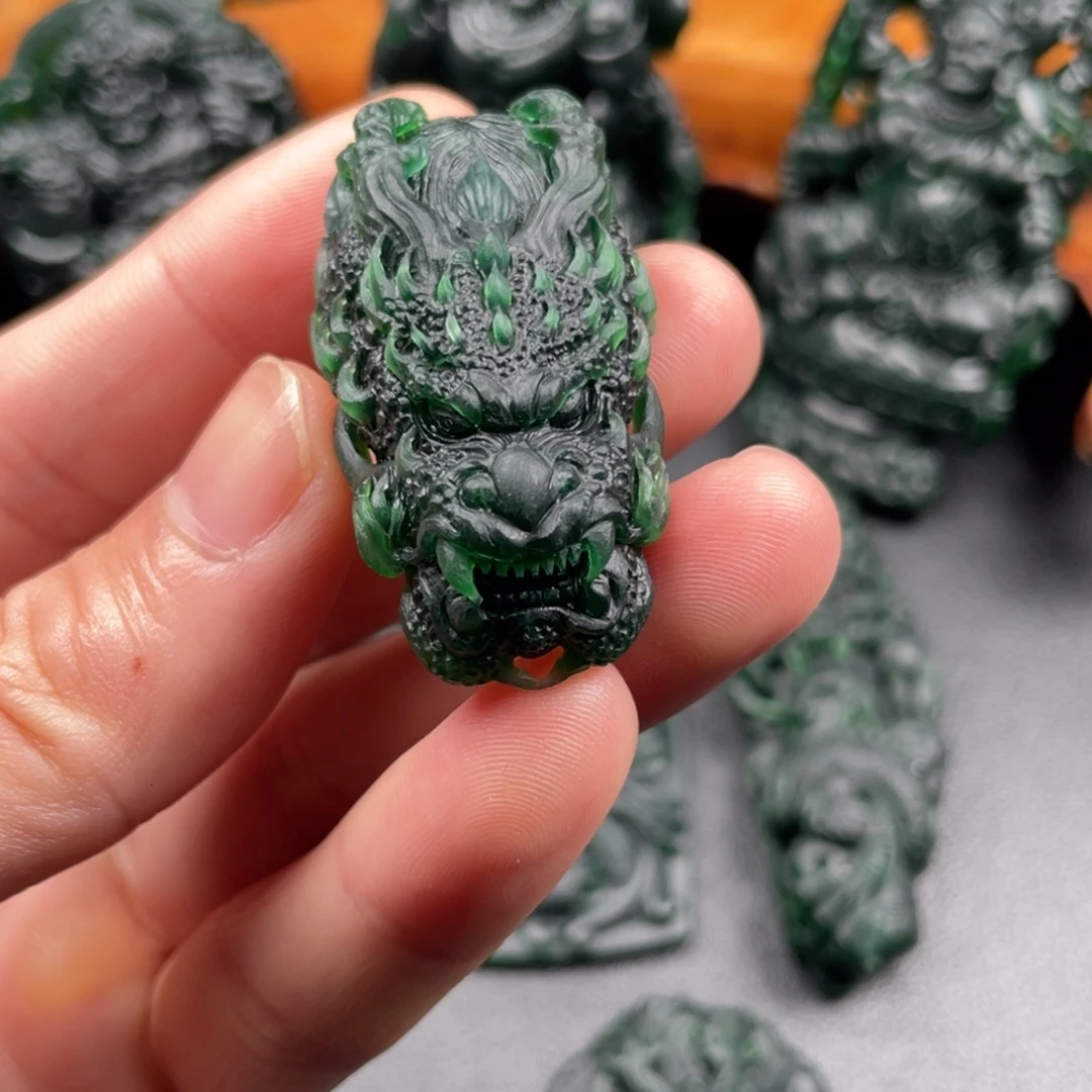 论***酒定制翡翠未镶嵌龙