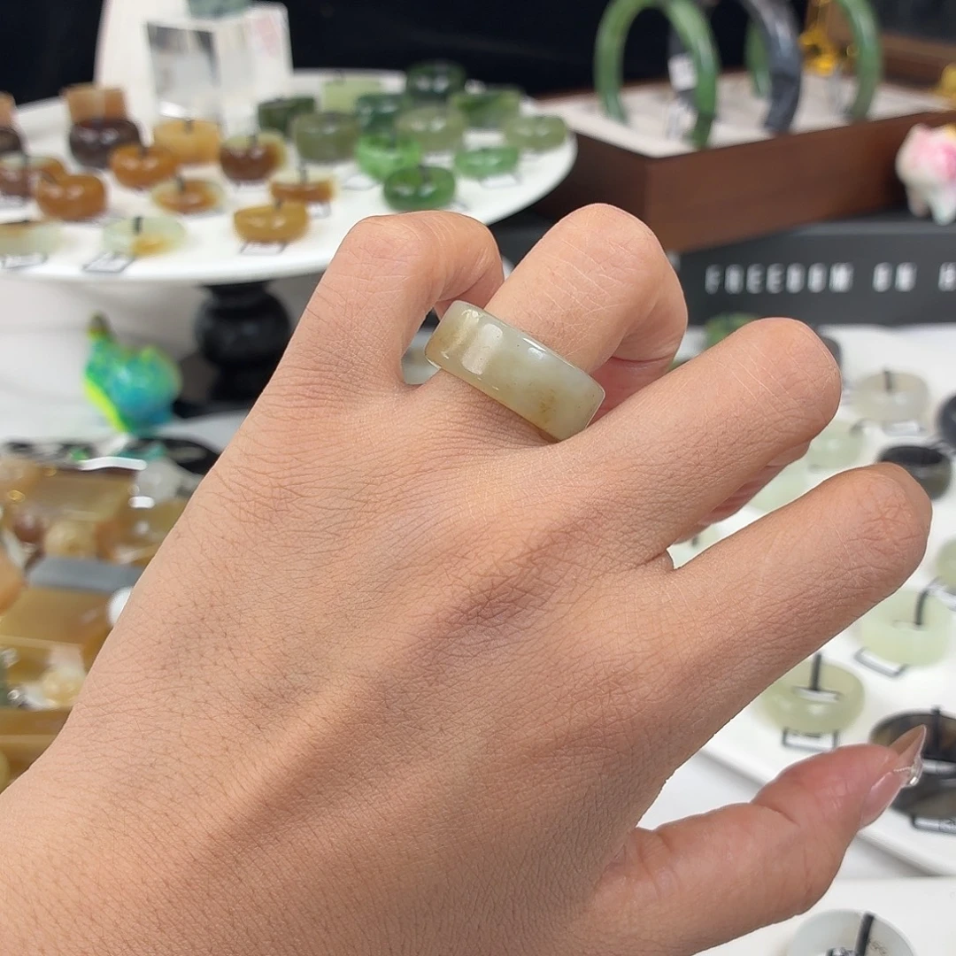 和田玉（糖玉）未镶嵌戒指Q134飘糖圆切17.0不退换