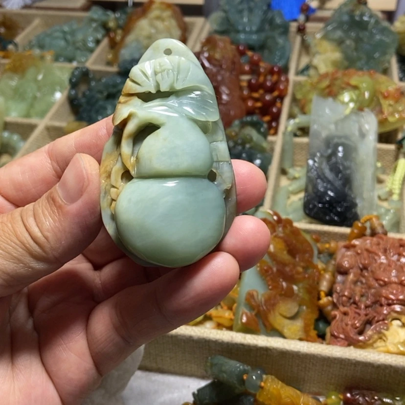 【闪购商品】蛇纹石玉未镶嵌颈饰