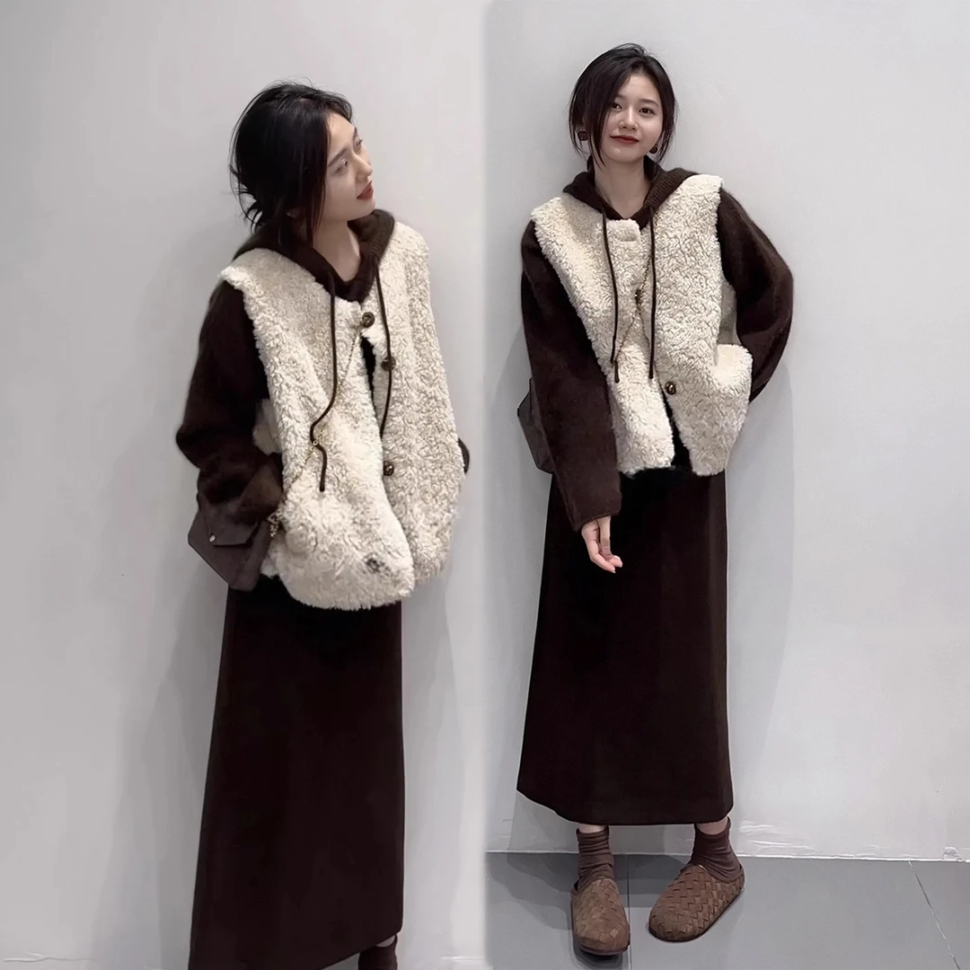 冬装穿搭一整套韩系松弛感慵懒毛毛马甲连帽针织衫半身裙三件套女