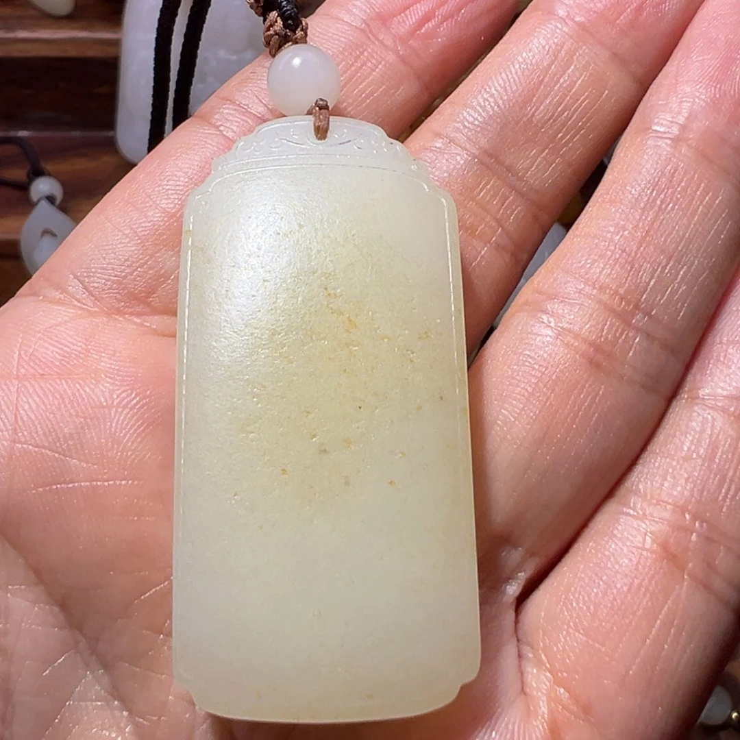 芒***果颈饰未镶嵌和田玉