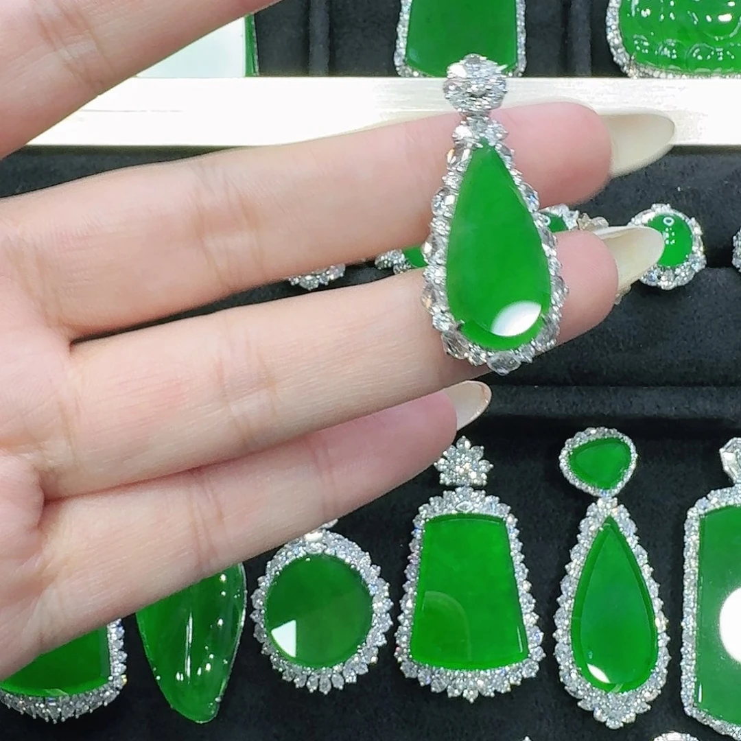 翡翠18K金镶嵌吊坠(不含链)水滴