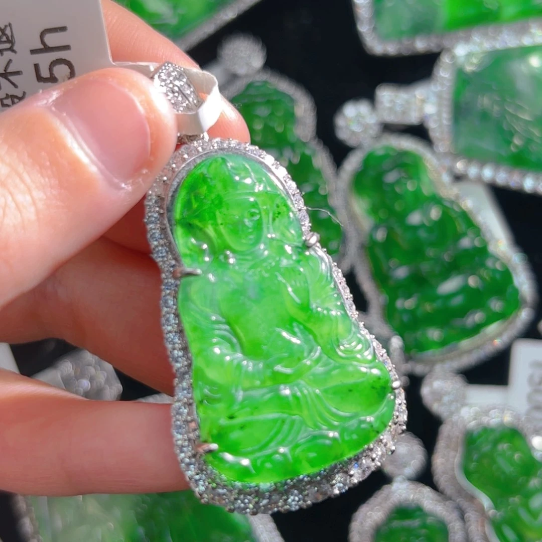 翡翠颈饰未镶嵌观音