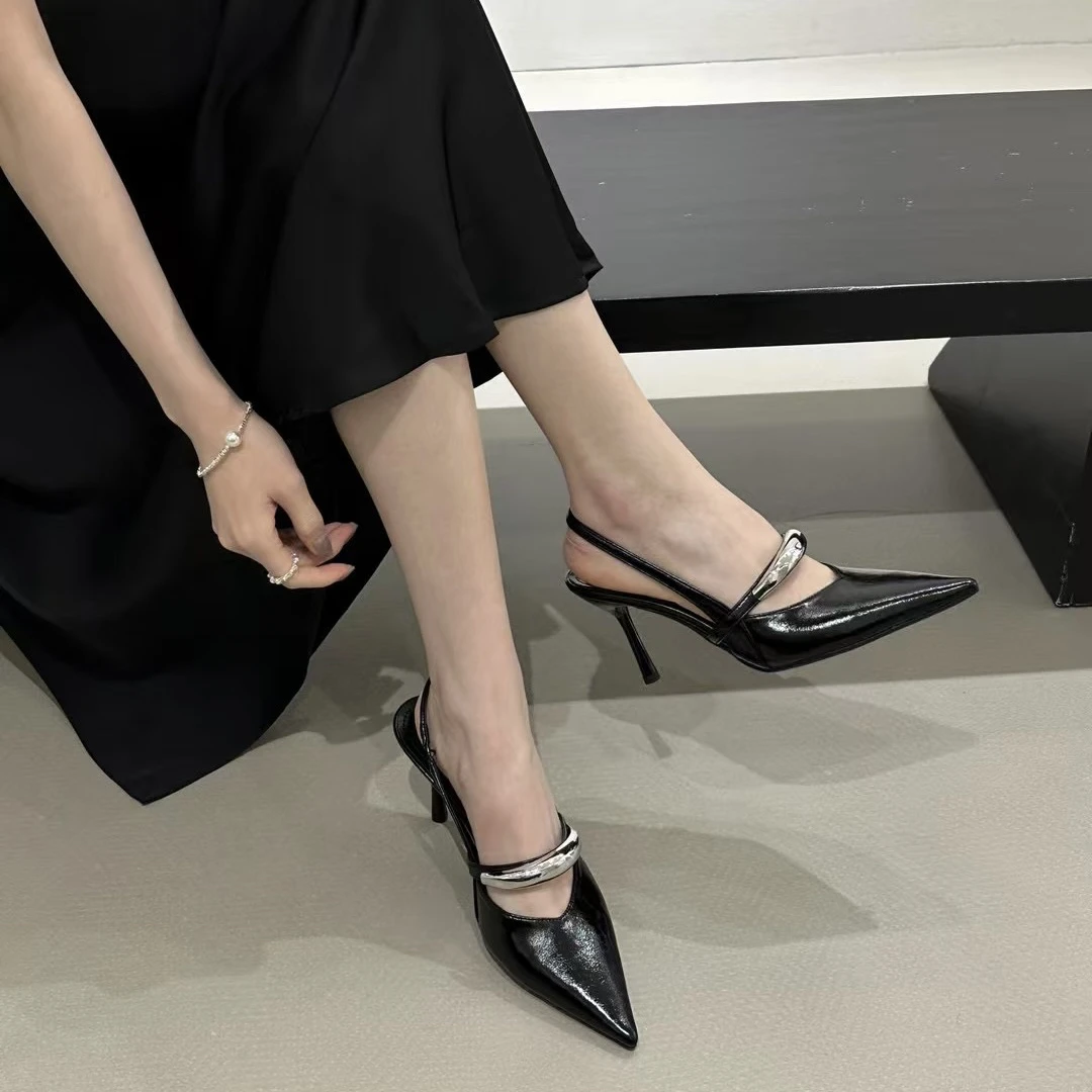 2025春夏新款银色高跟鞋小众设计款时尚百搭尖头网红包头后空凉鞋