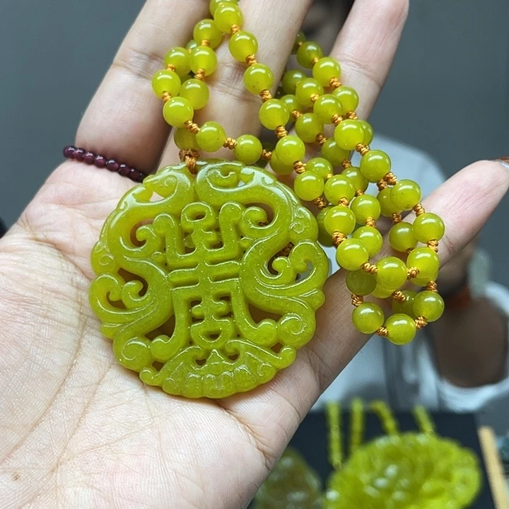 蛇纹石玉未镶嵌颈饰
