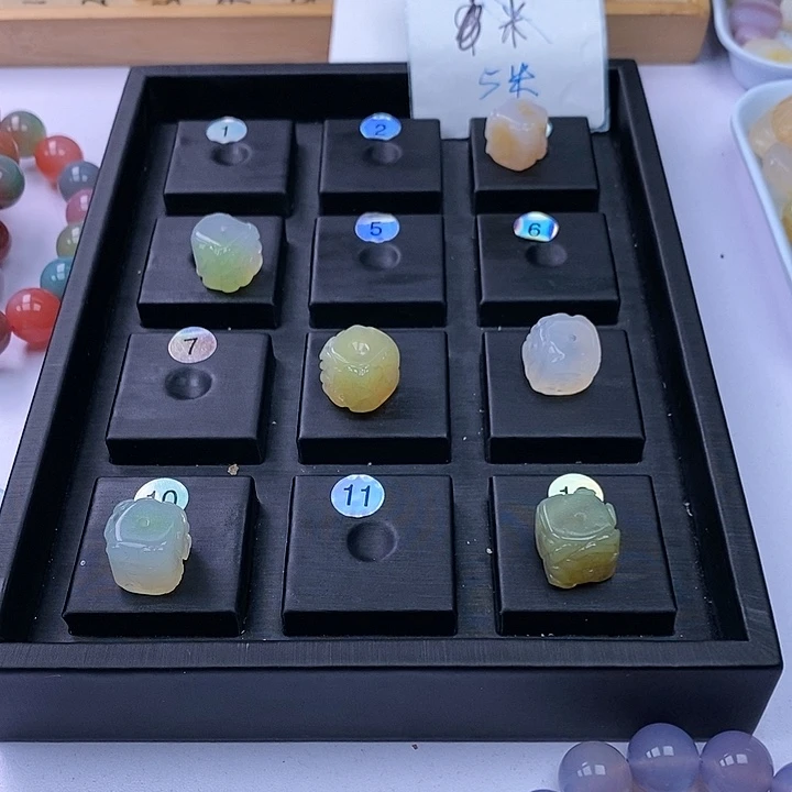 玛瑙/玉髓雕刻件未镶嵌晚*