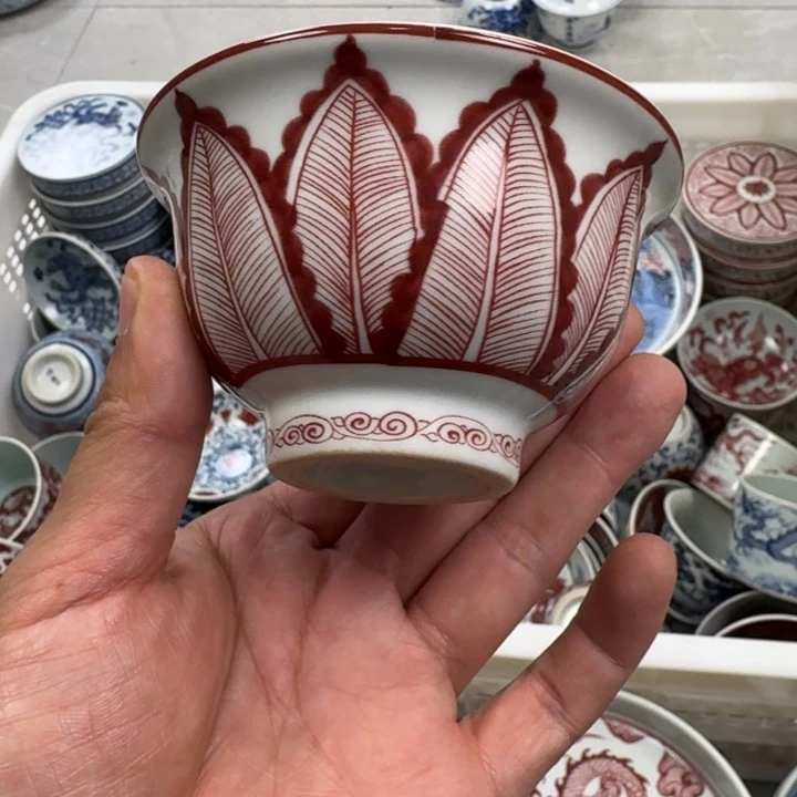 摆件釉里红芭蕉叶大压手