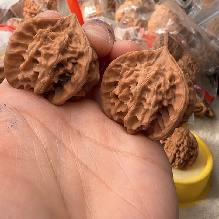 文玩核桃吊坠理****森盘山三棱35