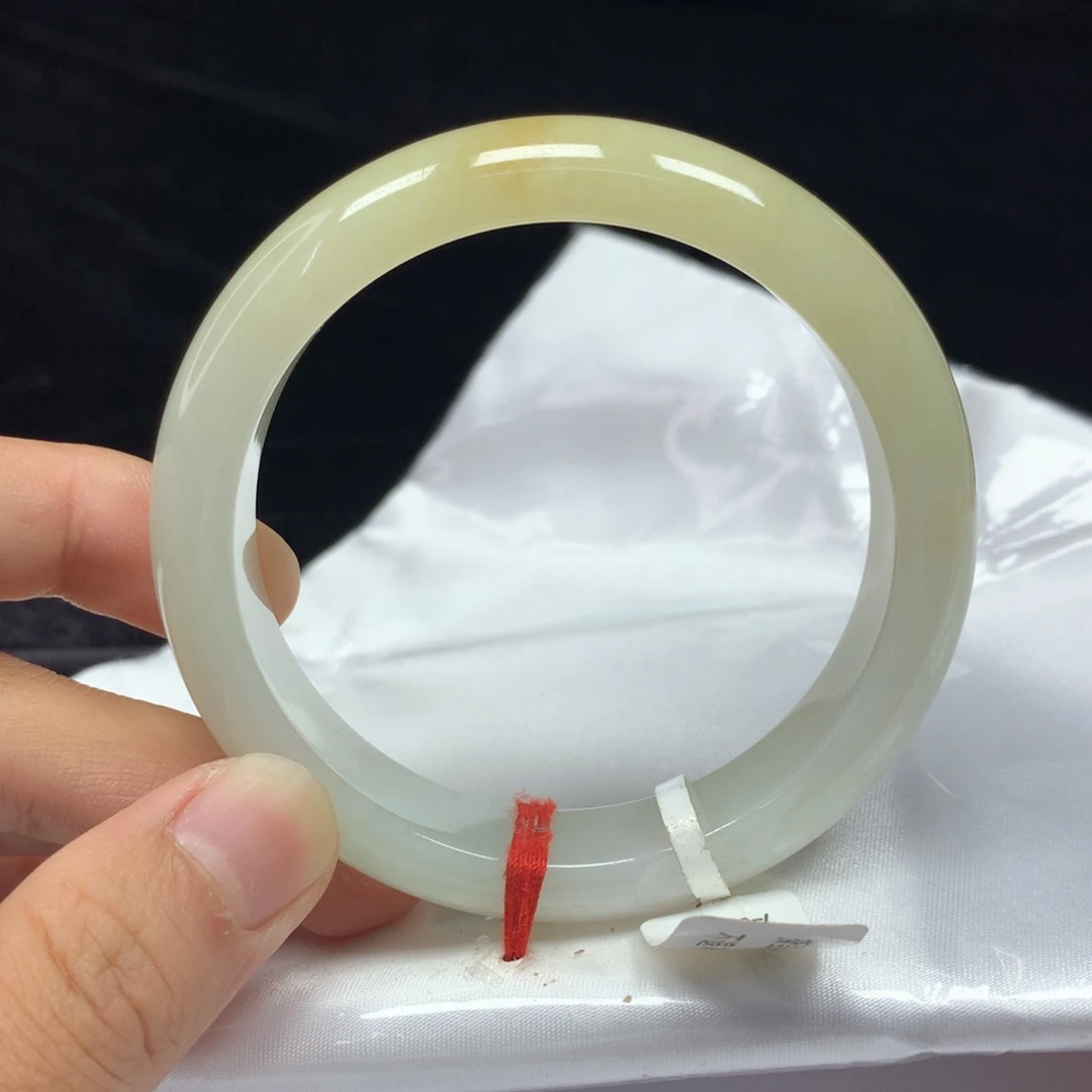 翡翠手镯（圆镯）未镶嵌57.6