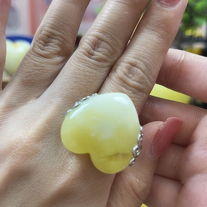 银S925镶嵌颈饰琥珀戒指