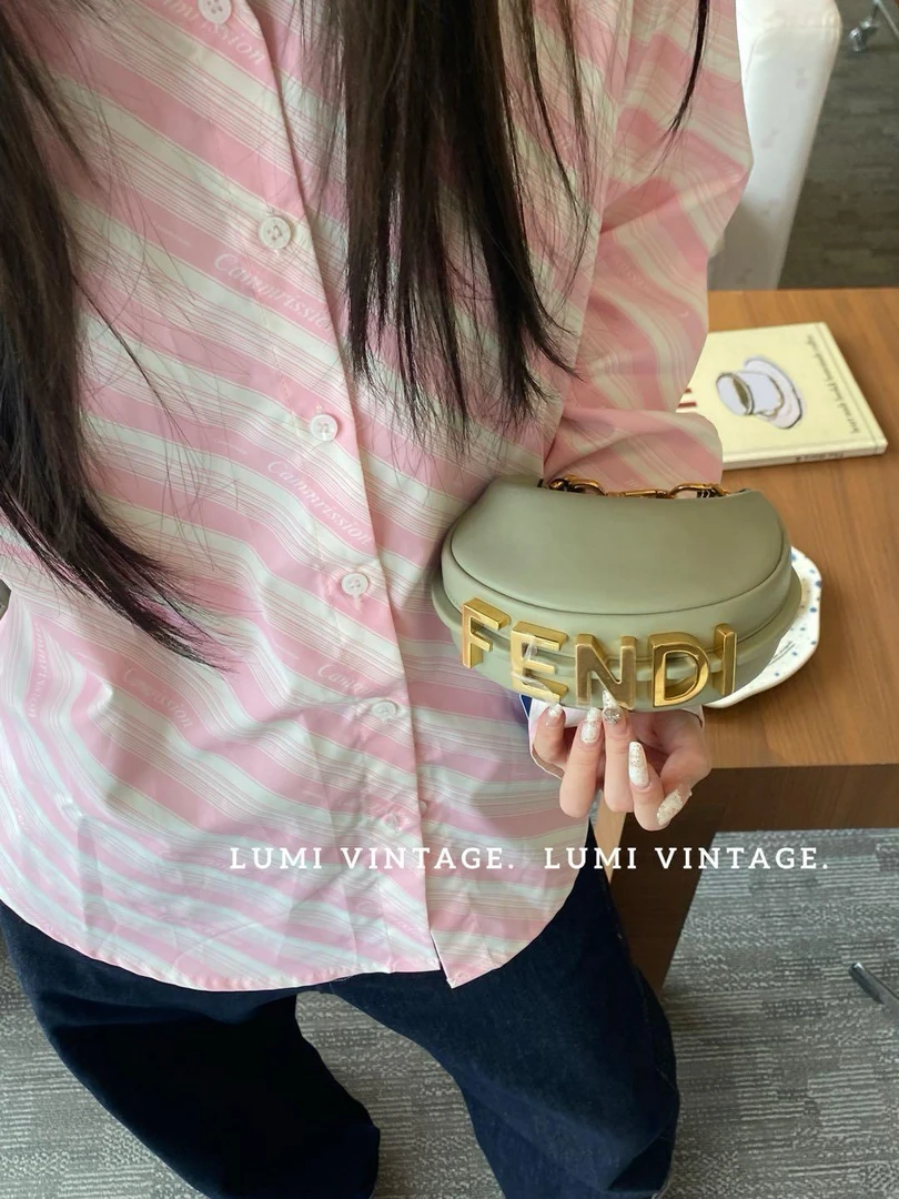 95新 FENDI/芬迪 灰绿色羊皮月牙单肩包15906257
