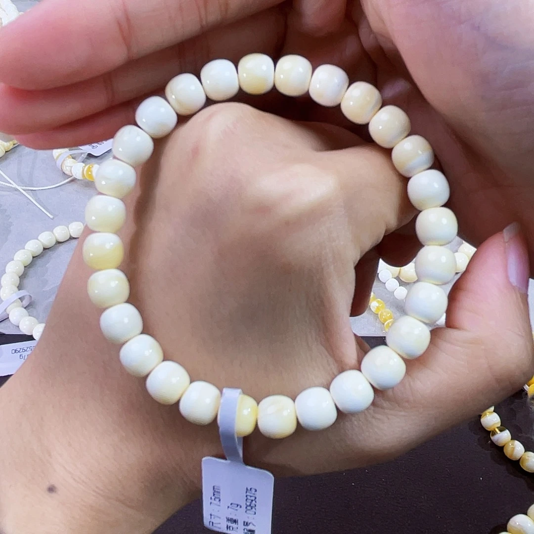 琥珀未镶嵌裸石7.5漆白浓蜡