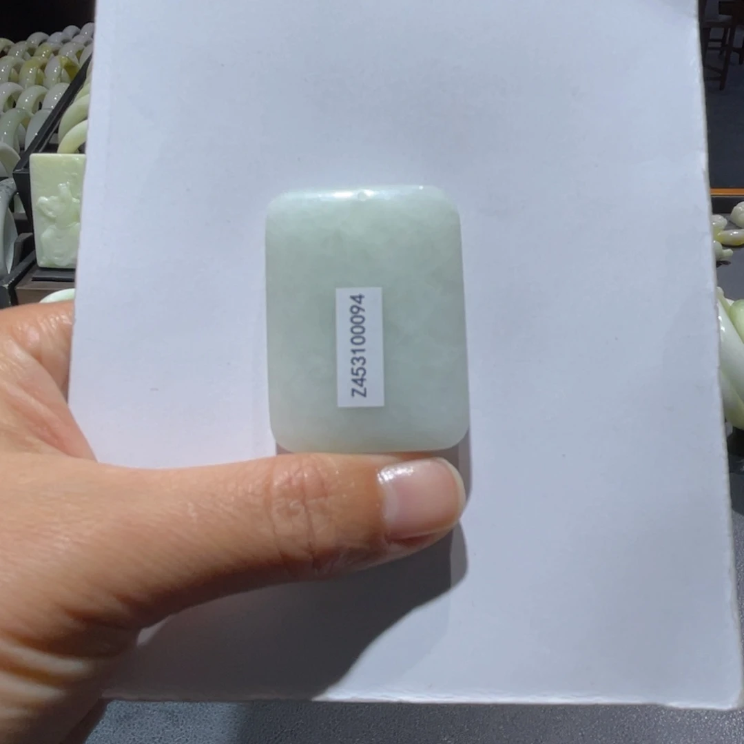 未镶嵌颈饰蓝田玉（蛇纹石化大理石玉）