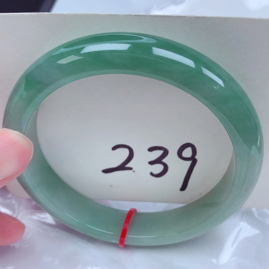 翡翠手镯未镶嵌翡翠