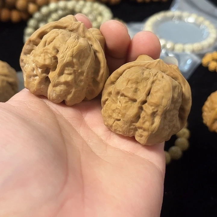 把件文玩核桃43左右微瑕蛤蟆头，编号008