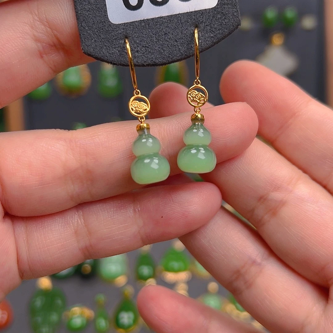 和田玉18K金镶嵌耳饰