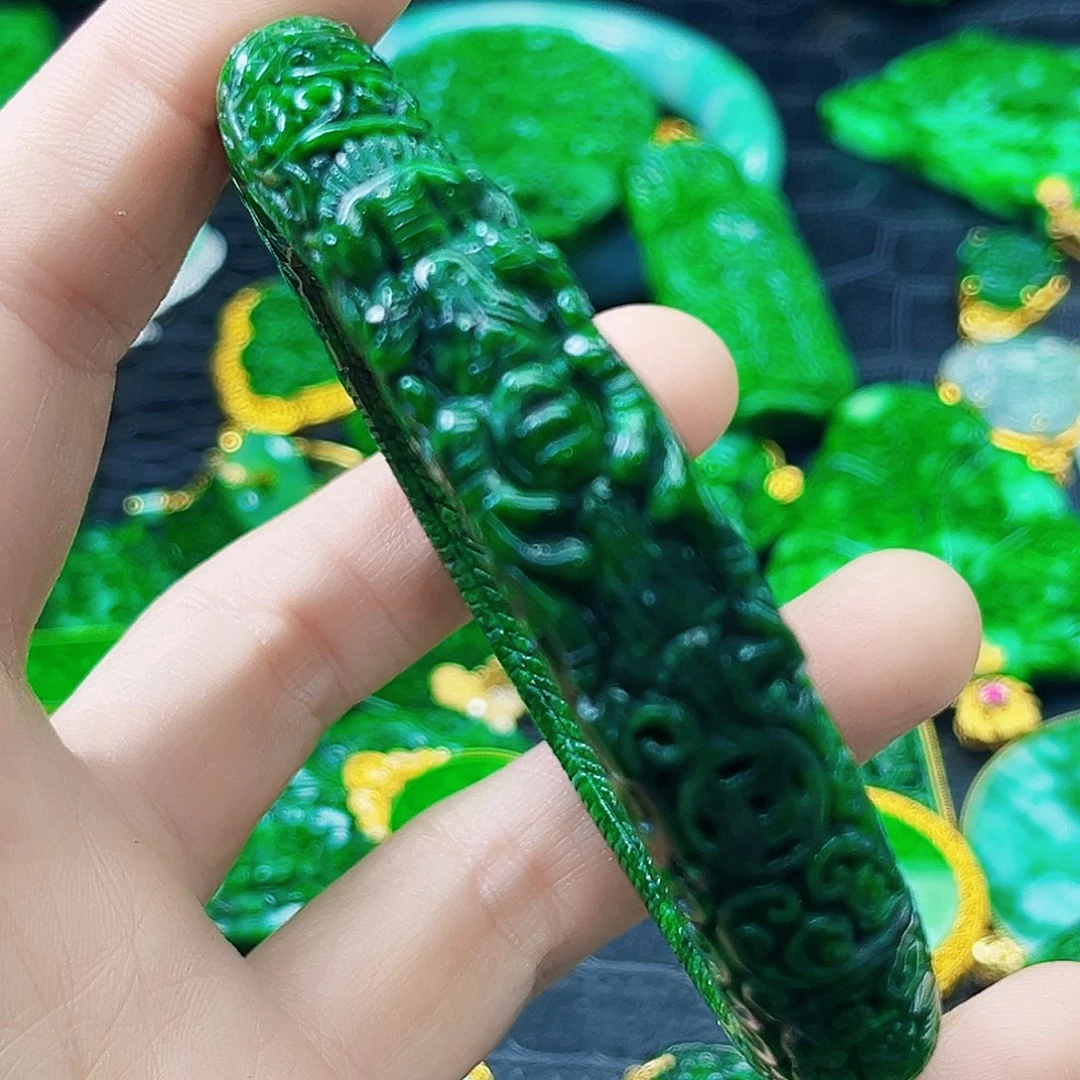 颈饰未镶嵌翡翠多样性