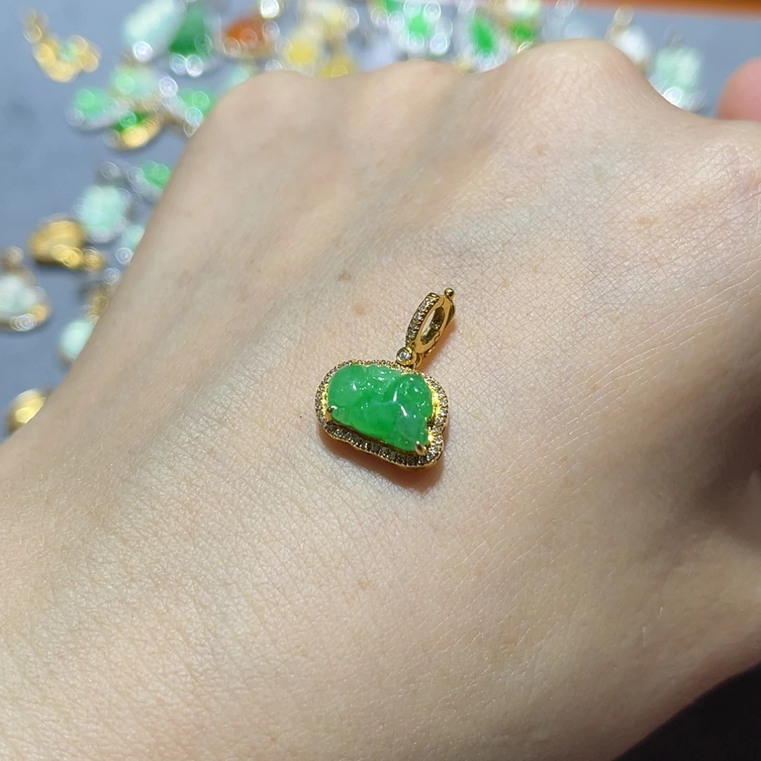 翡翠18K金镶嵌颈饰