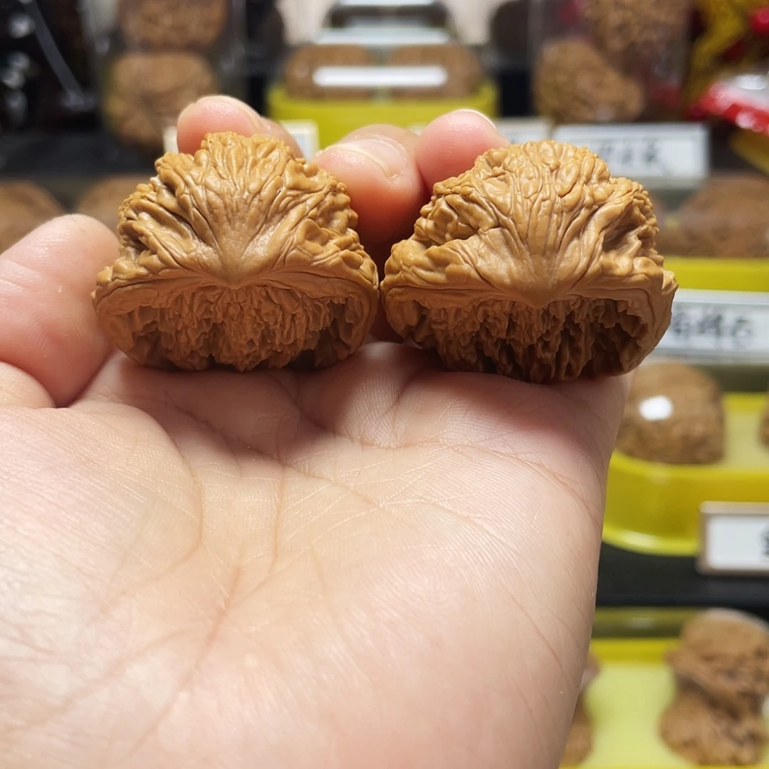文玩核桃吊坠虎头蛇36全品