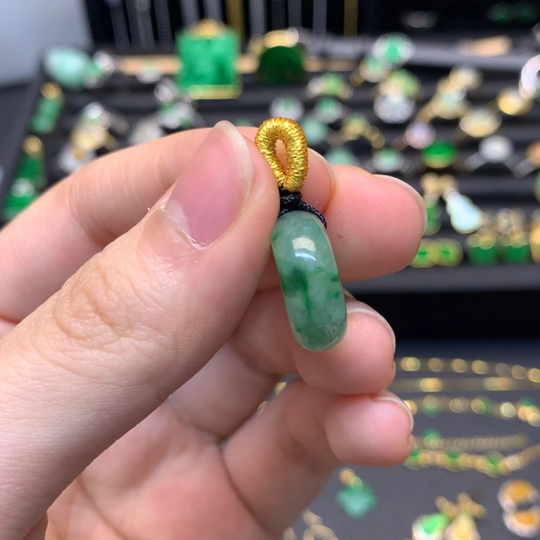 翡翠未镶嵌吊坠(不含链)有纹裂