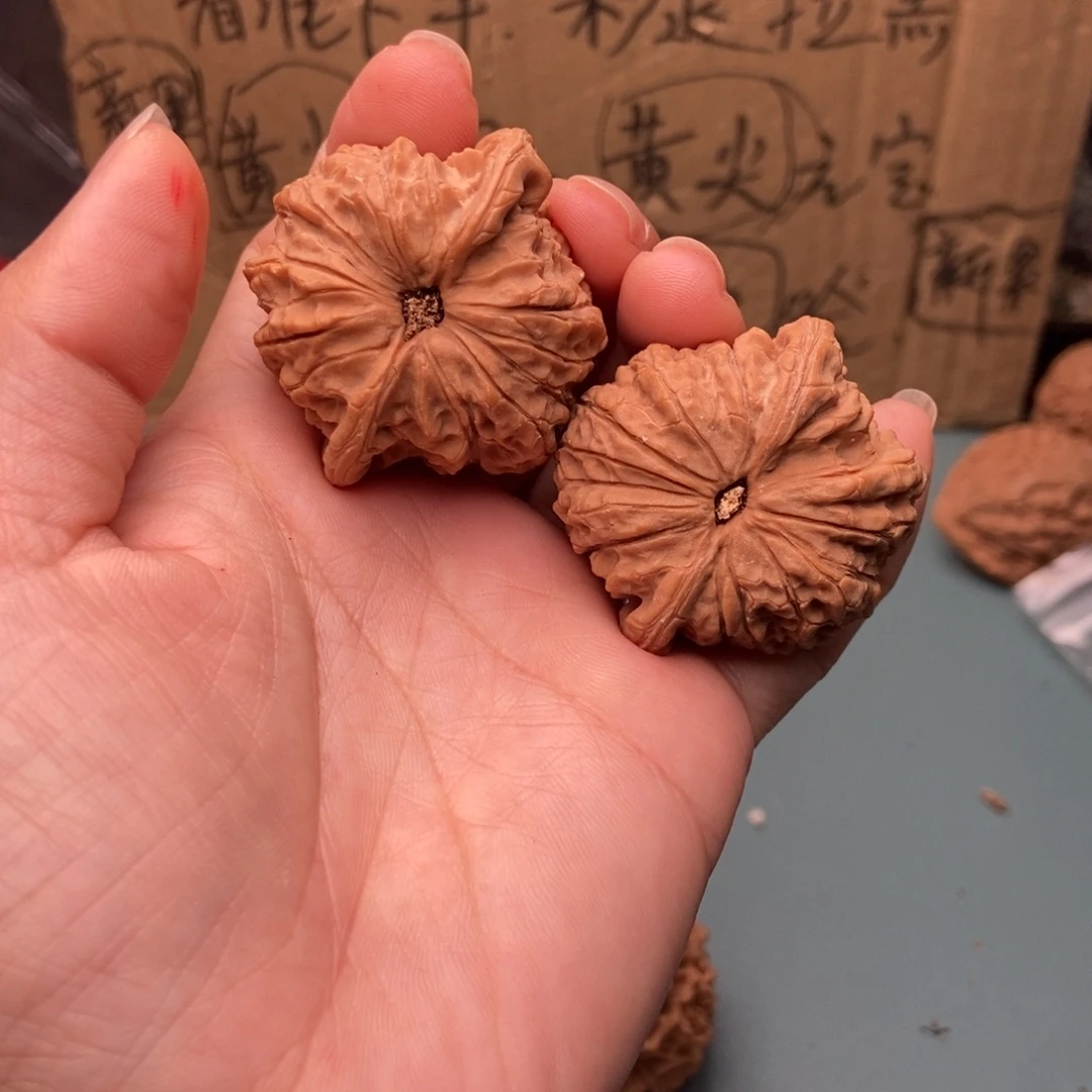 萧***⊙文玩核桃吊坠血麒麟33