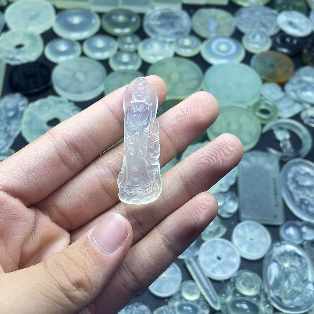 岫玉未镶嵌颈饰站观音