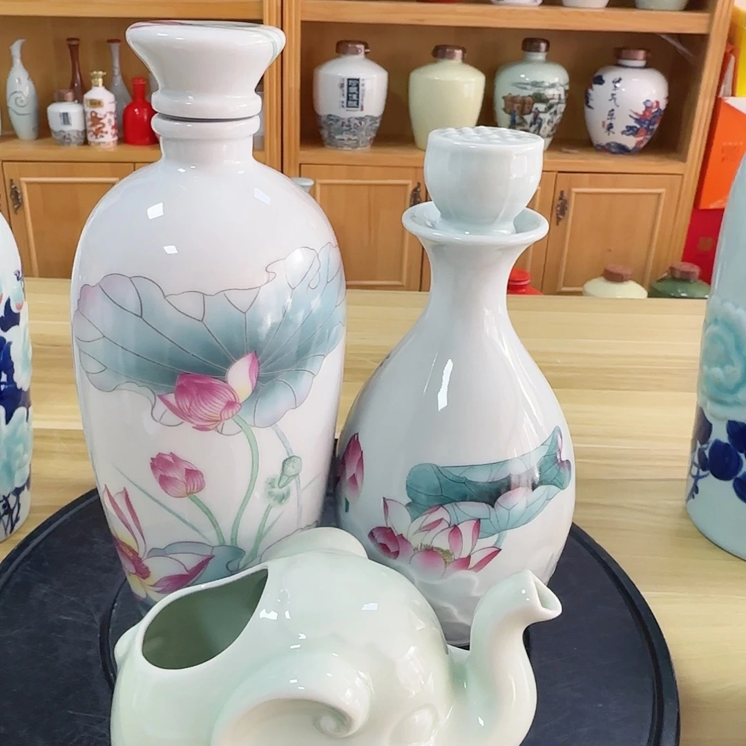 1对荷花酒瓶➕1个分酒器，开播福利