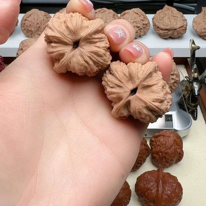 文玩核桃吊坠35全品赤龙鸡心