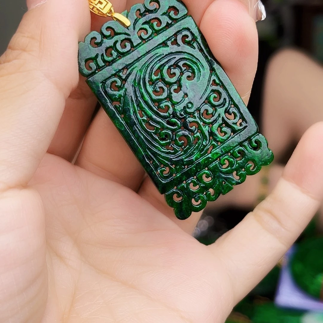 翡翠18K金镶嵌颈饰多样性