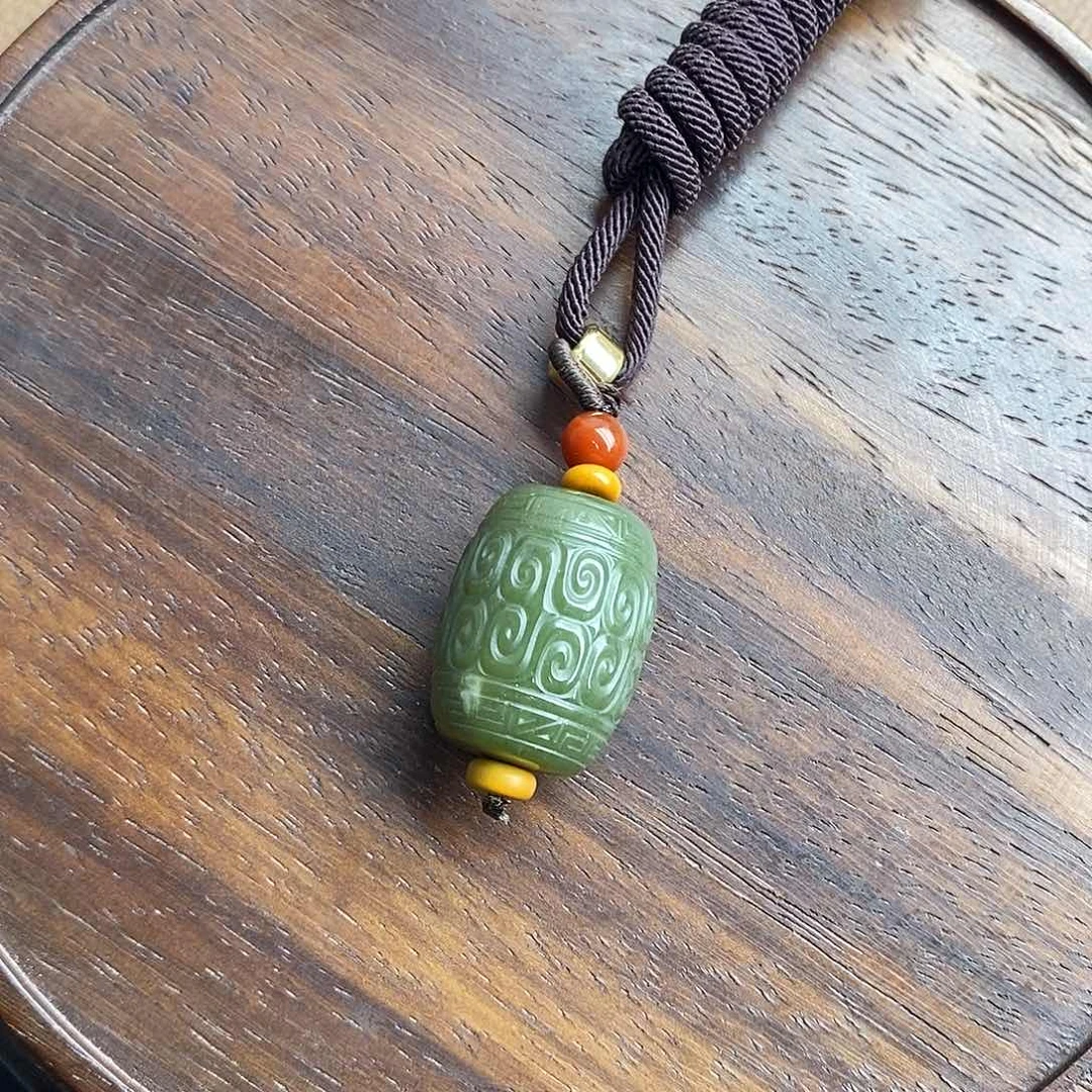 未镶嵌岫岩老玉（透闪石质玉）把件