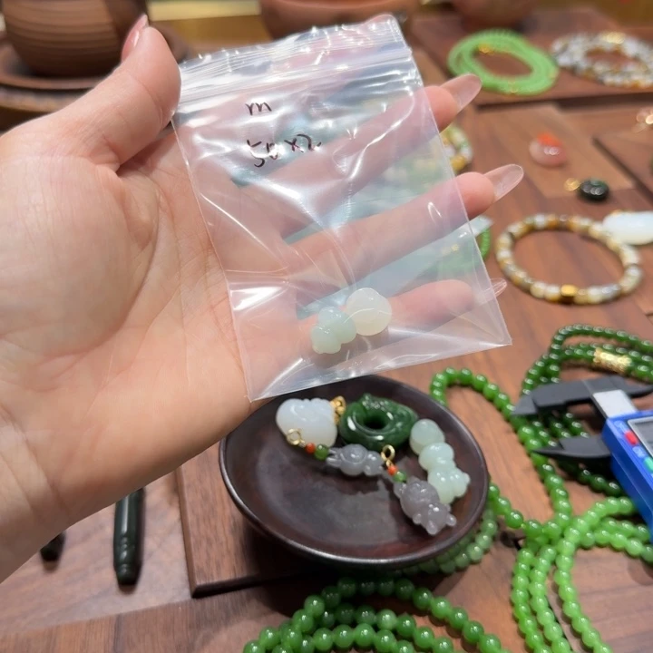 m***和田玉未镶嵌手镯